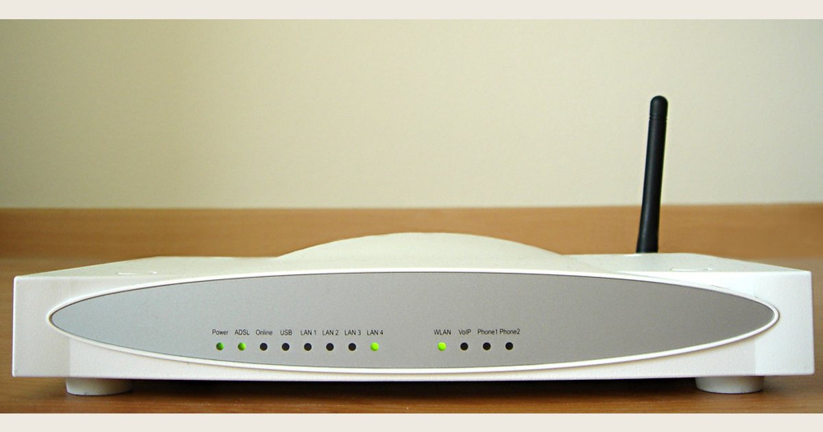DSL gateway with a single antenna and front status indicators